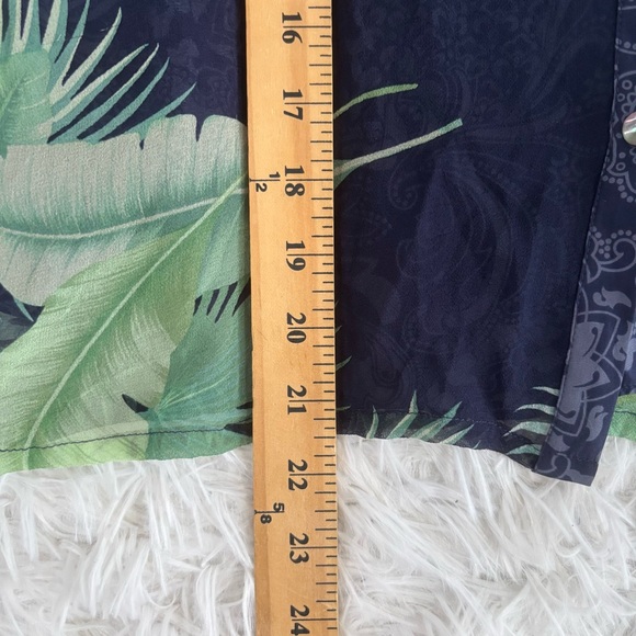 Tommy Bahama Womens Silk Button Up Top Size Small Attached Tank Tropical Palm - Picture 6 of 7